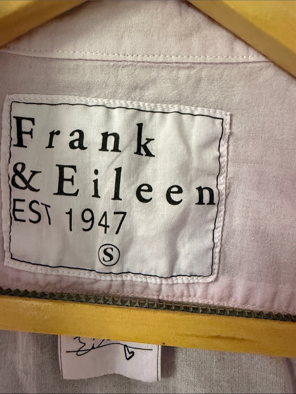 light pink Frank & Eileen button-up shirt relaxed silhouette and pocket - Picture 6 of 11